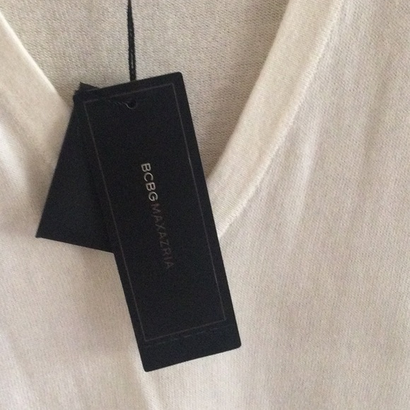 BCBGMAXAZRIA size S NWT shoulders out New top🎅🏻 - Picture 3 of 5